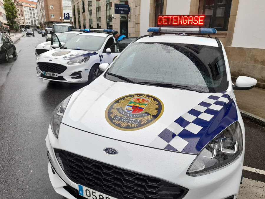 Coches con avisos luminosos para la Policía Local de Vilagarcía