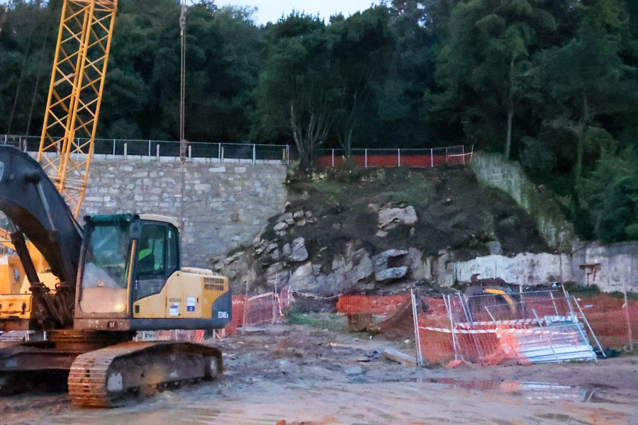 Cae parte del muro del mirador del Castriño durante unas obras