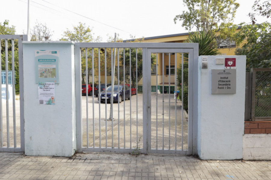 Un niño de 12 años apuñala a una compañera en un instituto catalán