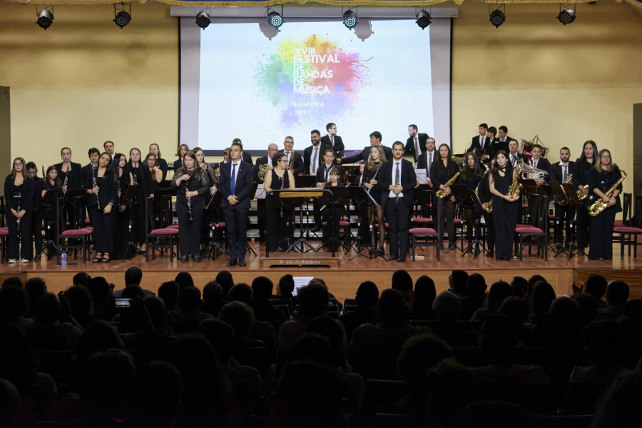 La banda de música de Caldas ofrece un concierto en la Azucarera de Portas como previa del certamen gallego