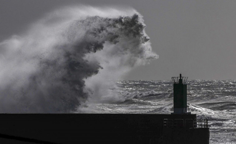 Galicia vuelve este miércoles a los avisos amarillos por viento y lluvia