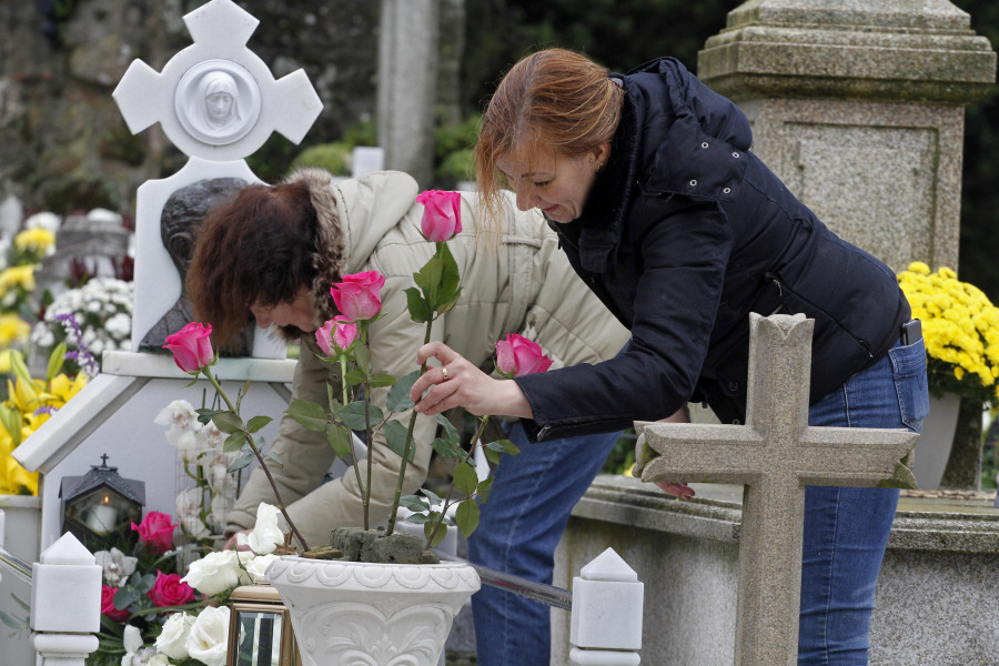 Los cementerios de Vilagarcía amplían su horario para Difuntos