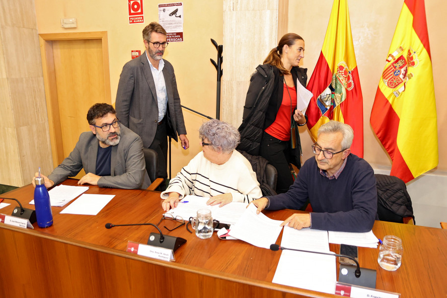 El Concello solicitará al Puerto la apertura de zonas de aparcamiento en O Cavadelo