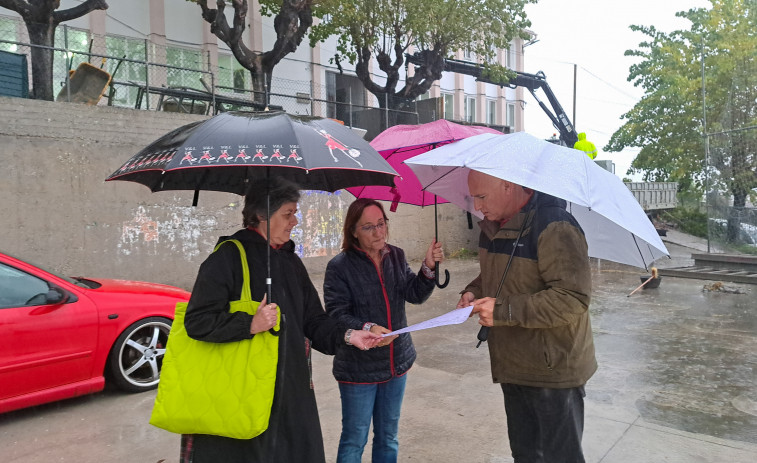 El Gobierno de A Pobra prevé rematar en diciembre las obras en el entorno del centro social de A Ribeiriña