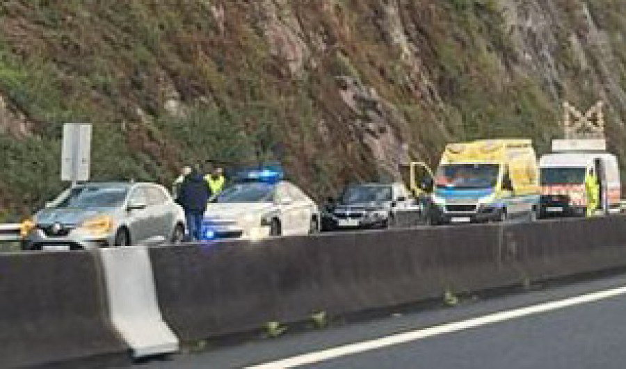 Trasladada a un hospital de Santiago una conductora que sufrió un accidente en Rianxo al sentirse indispuesta