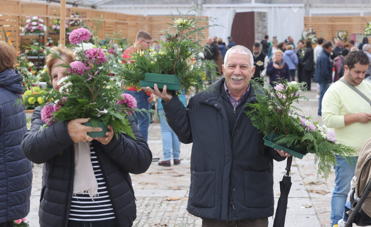 Cambados huele a flores y terror en vísperas de Difuntos