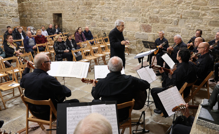 La Orquesta Pulso e Púa de Arousa cierra en Vilanova los actos del 137 aniversario del nacimiento de Valle-Inclán