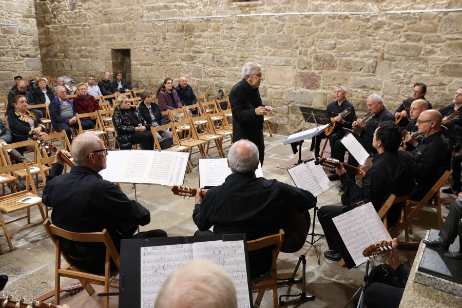 La Orquesta Pulso e Púa de Arousa cierra en Vilanova los actos del 137 aniversario del nacimiento de Valle-Inclán