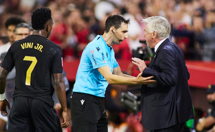 De Burgos Bengoechea dirigirá el Arosa vs Granada del jueves en A Lomba