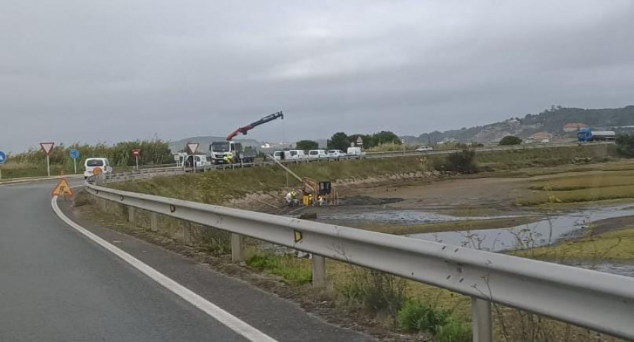 Una nueva rotura en la tubería submarina de O Grove deja sin agua a los vecinos de San Vicente