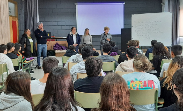 El programa “Regueifa en Igualdade” llega al IES Monte da Vila para concienciar a los más jóvenes