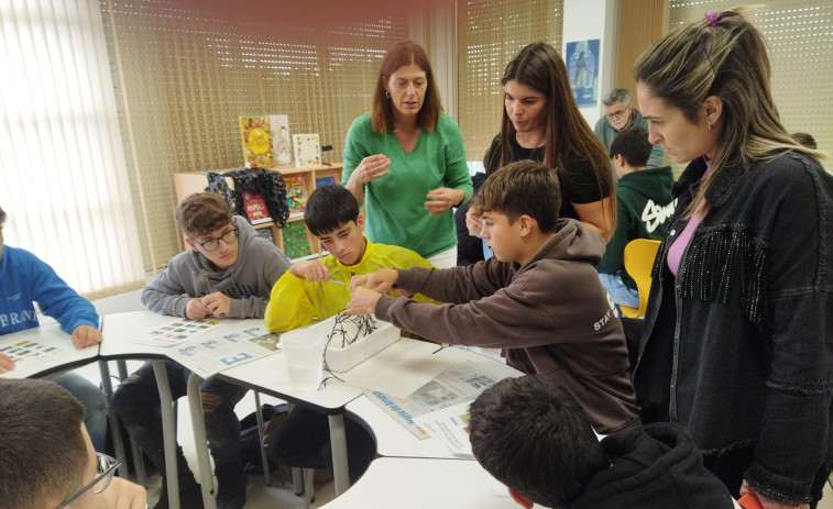 El Club de Ciencia del instituto A Cachada desarrolla un proyecto con la algas de Boiro