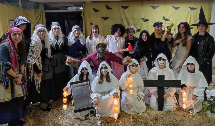 Maravillados por el pasadizo del miedo del colegio Ana María Diéguez, de Asados