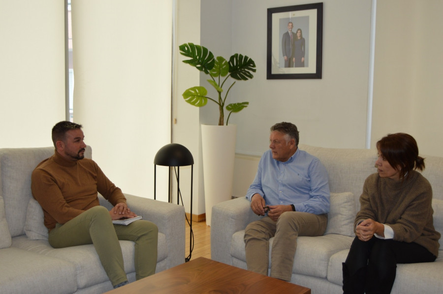 Telmo Martín se reúne con el responsable de Accem Galicia por el alojo de migrantes en Sanxenxo