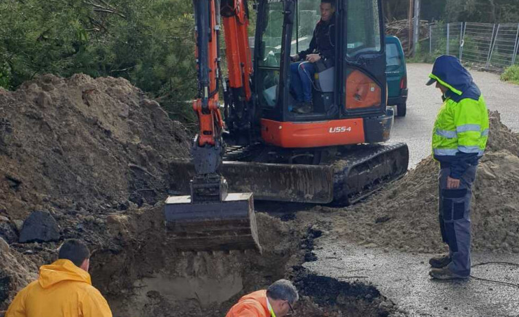 Una avería en la tubería general de O Grove deja sin suministro a todo el casco urbano