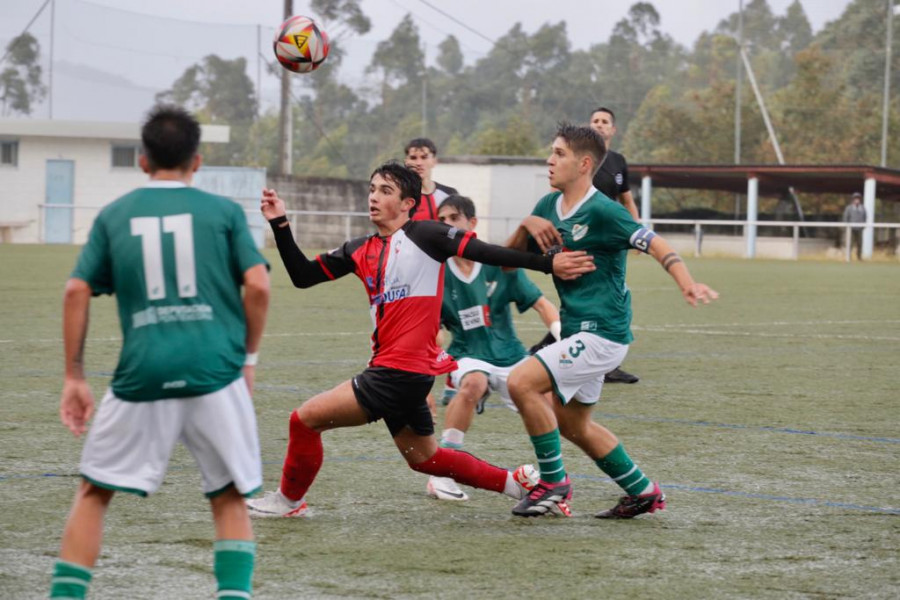 El Arosa juvenil golea al Coruxo con hat-trick de Seijo