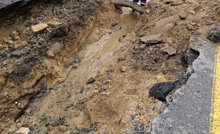 El Concello de Sanxenxo sustituirá las tuberías de abastecimiento y saneamiento que atraviesan la Rúa de Ourense