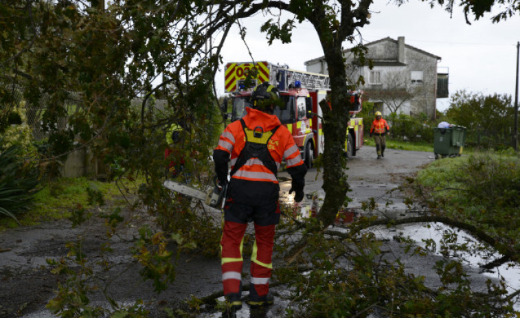 La borrasca 'Domingos' deja casi 1.200 incidencias desde el viernes en Galicia