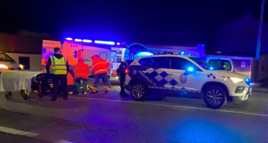 Herida una persona en un atropello en la carretera de Corrubedo, en el cruce de acceso al puerto