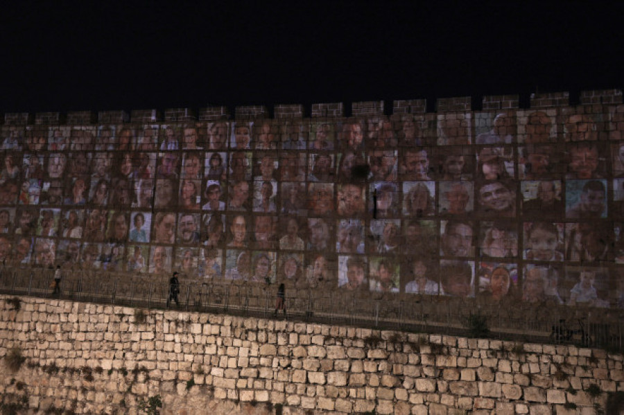 Mil velas en el Muro de las Lamentaciones un mes después del ataque de Hamás
