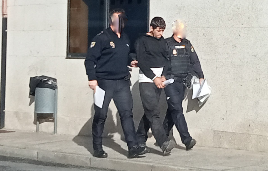 Envían a prisión a un vecino de A Pobra detenido por un robo con fuerza en la pastelería Isabel de Ribeira