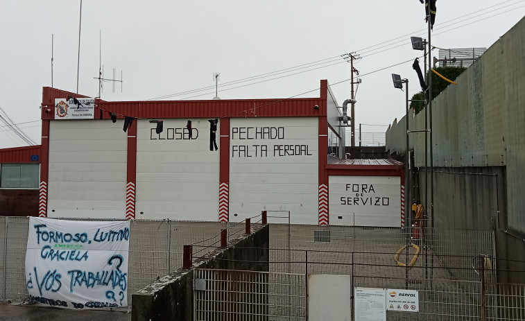 El parque de Bomberos de Ribeira vuelve a estar cerrado hoy debido a la falta de personal