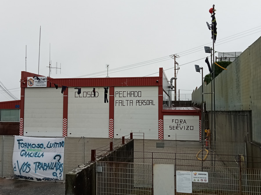 El parque de Bomberos de Ribeira vuelve a estar cerrado hoy debido a la falta de personal