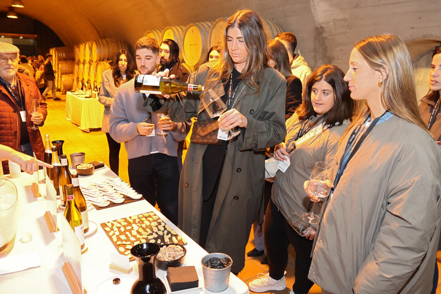 Martín Códax marida quesos gallegos con albariños para celebrar el Día del Enoturismo