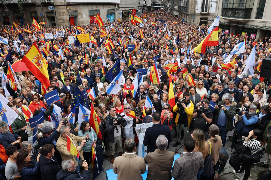 Miles de personas secundan la protesta del PP en Pontevedra contra la amnistía