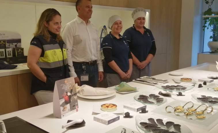 Un grupo de periodistas de medios estatales conocen el entorno del Mexillón de Galicia