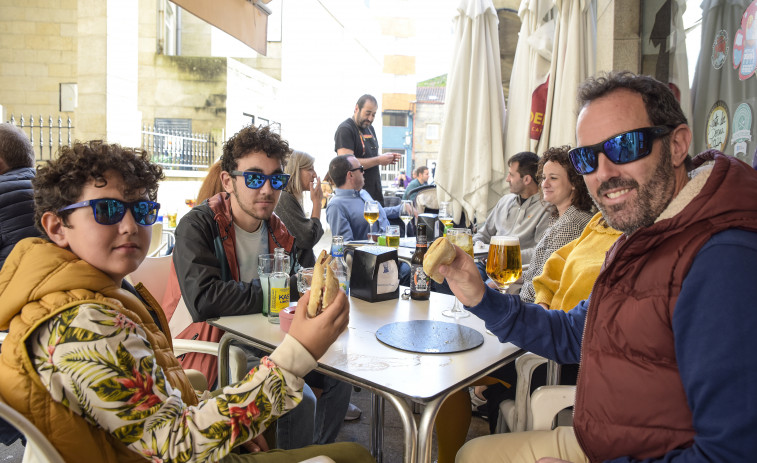 Ribeira rinde culto al lirio con tapas gratuitas en una decena de establecimientos hosteleros