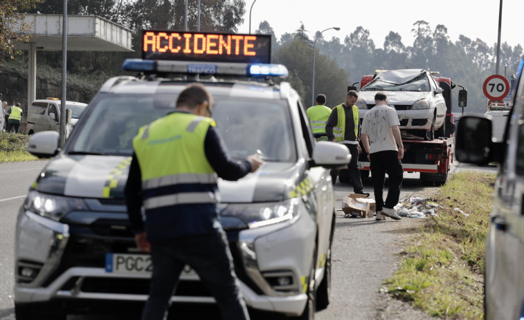 Un herido de consideración en un choque con vuelco en Meis