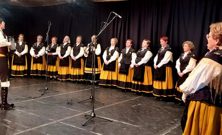 Ribeira celebró Santa Icía con un concierto de la Coral Polifónica Municipal y las Cantareiras de Amas de Casa