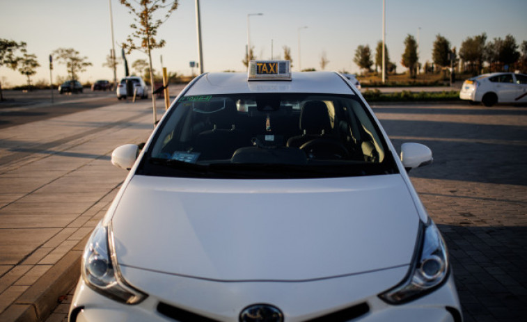 Detenido un taxista en Cangas por delitos de agresión a menores proponiéndoles llevarlas a casa