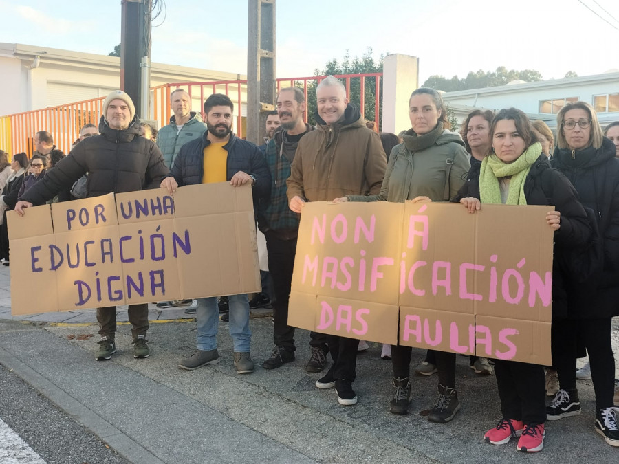 Clamor en Carril contra la saturación de un aula: "Os nenos xa non queren vir ao colexio"