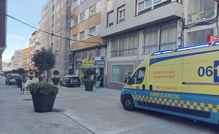 Hallan el cadáver de una mujer de 53 años en su domicilio en el centro urbano de Ribeira