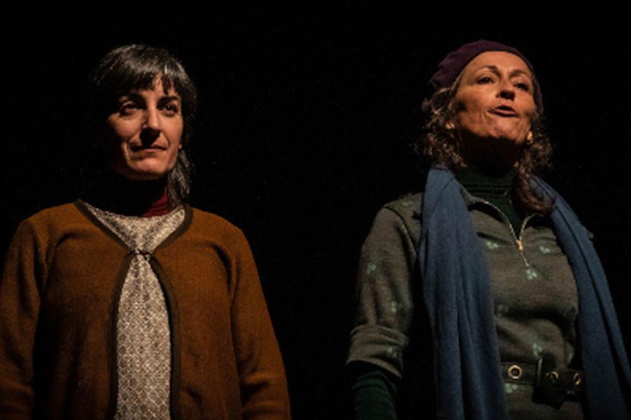 El Auditorio de A Illa acoge la obra teatral “As Alumnas” sobre el retroceso educativo que supuso el franquismo