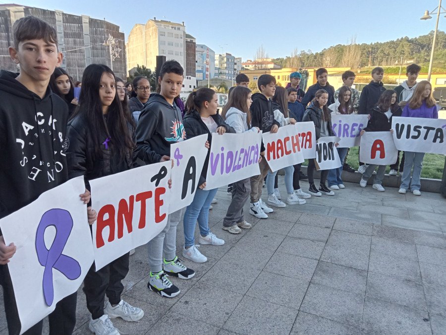 Alumnos de Secundaria de Ribeira fueron un clamor para que no se gire la vista ante la violencia machista