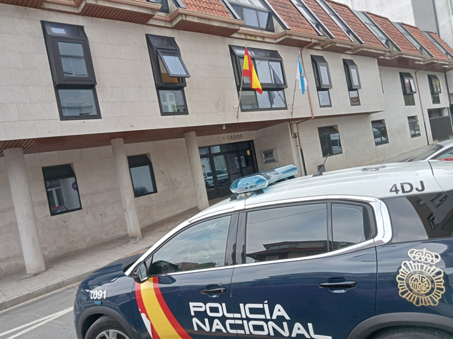 La jueza deja en libertad a "Roberto do Viso" que fue detenido por robo con violencia de un coche en Ribeira