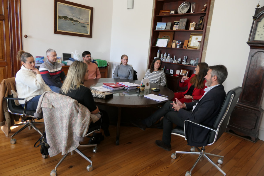 Los problemas de saturación del aula de infantil del colegio de Carril llegan por urgencia al Pleno