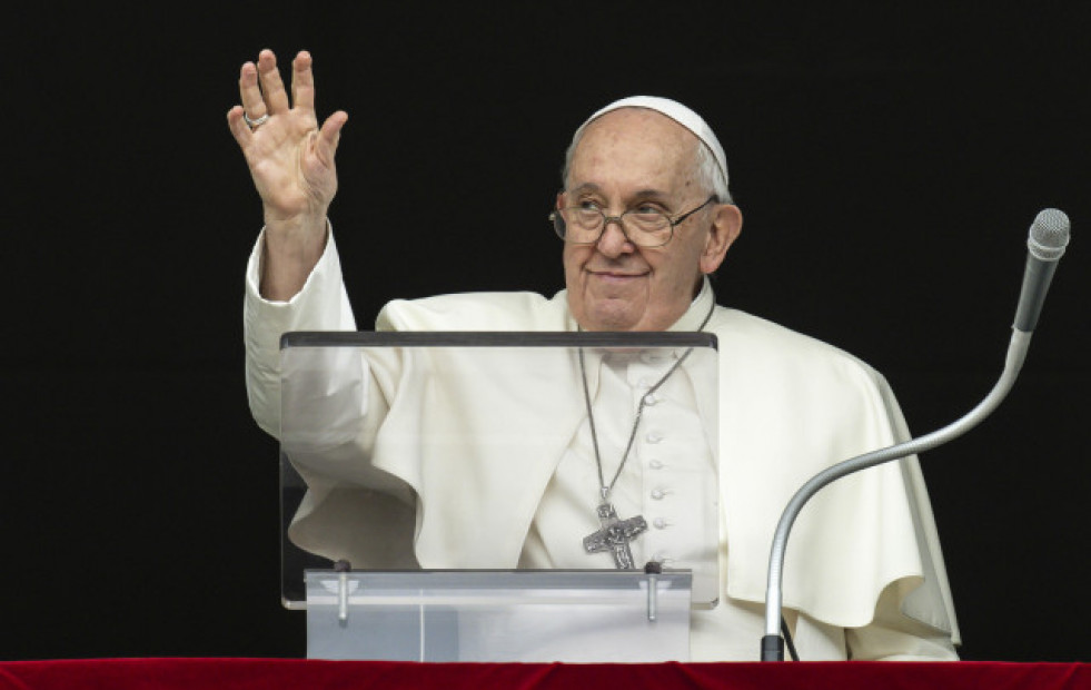 El papa cumple 12 de años de pontificado en hospital y con el futuro de Iglesia en el aire