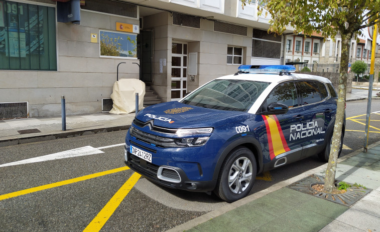 Detienen en Sanxenxo a uno de los presuntos autores de un robo a punta de pistola en Marín