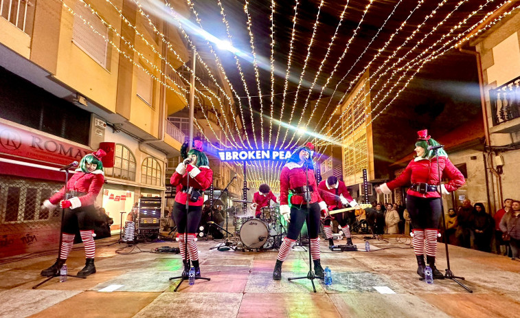 O Grove adelanta a los concellos de O Salnés y ya luce su Navidad