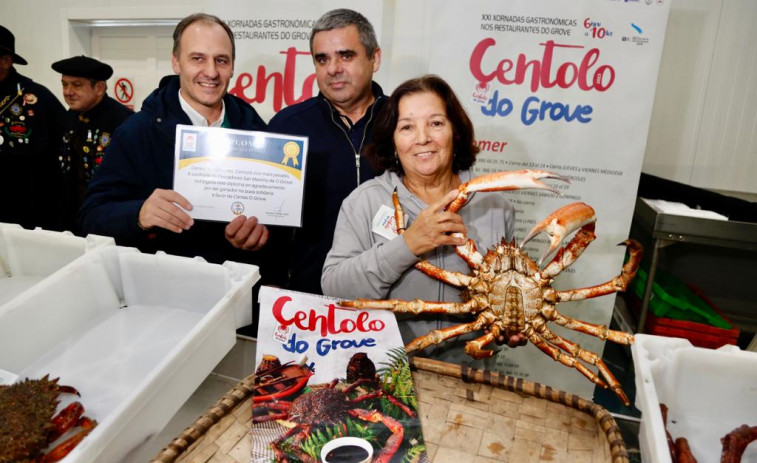 Las mejores centolas de la ría recaudan 830 euros para Cáritas en la tradicional subasta solidaria de O Grove