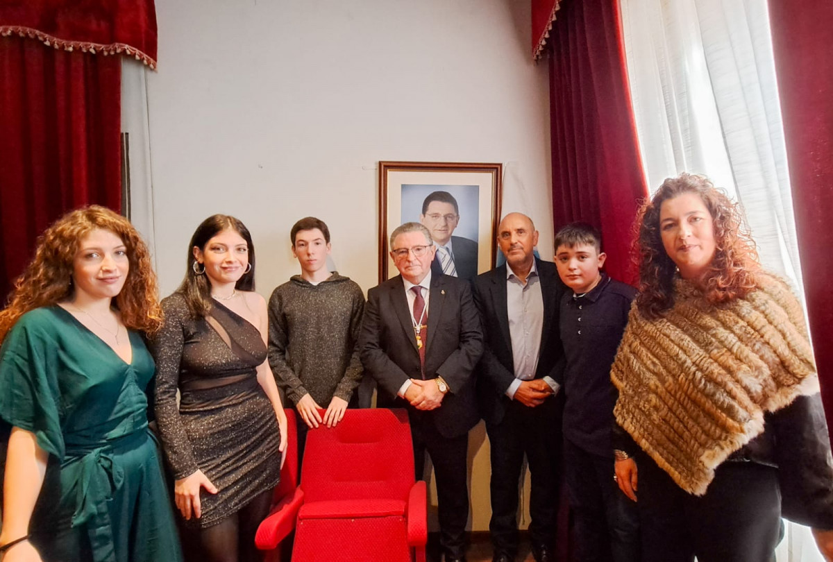 Pobra homenaje isaac maceiras