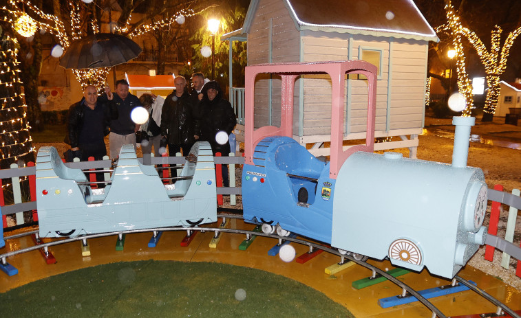 Vilanova inicia su Navidad con lluvia, pero con tren con movimiento