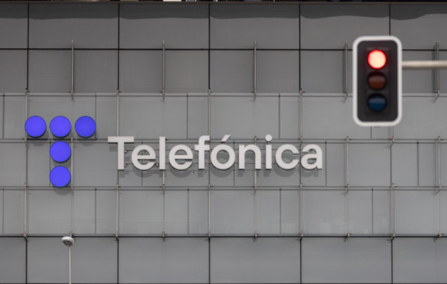 La plantilla de Telefónica en Galicia, "expectante" tras el anuncio de un ERE con más de 5.000 bajas