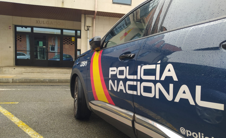 Queda en libertad con cargos el joven detenido por propinar una paliza al vigilante de un parking en Ribeira