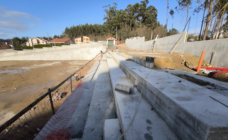 La reforma integral del campo de fútbol de Dorrón avanza con los vestuarios y las gradas