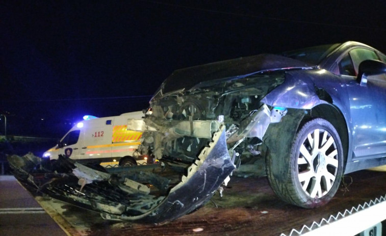 Una colisión entre dos coches se salda con las conductoras heridas en Cambados